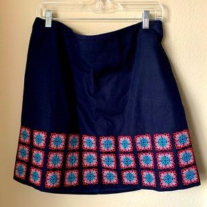 Boden Navy skirt with embroidered print🌸